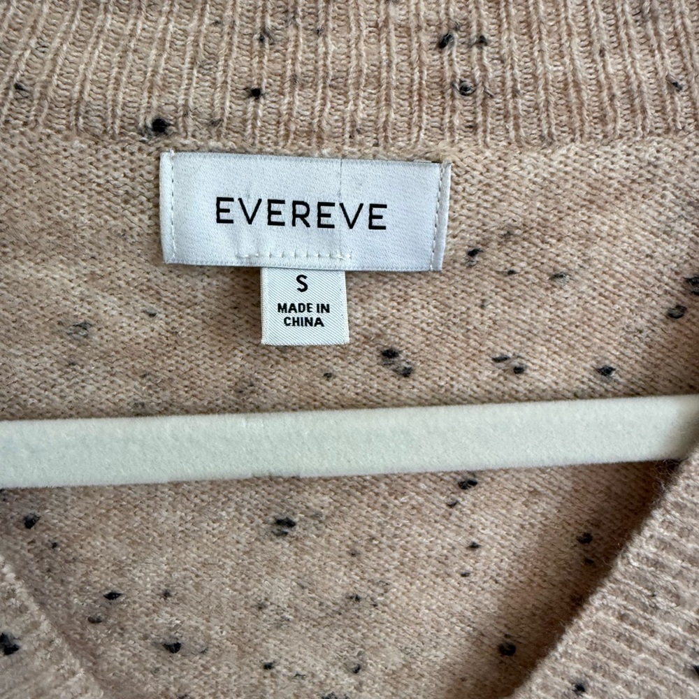 Evereve Harlow V-Neck Speckled Sweater Relaxed Lightweight Knit - Picture 4 of 5